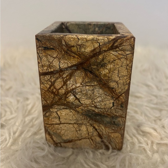 5PC Marble bathroom set. Soap dish, toothbrush holder, 2 accessory holders. - Picture 7 of 10